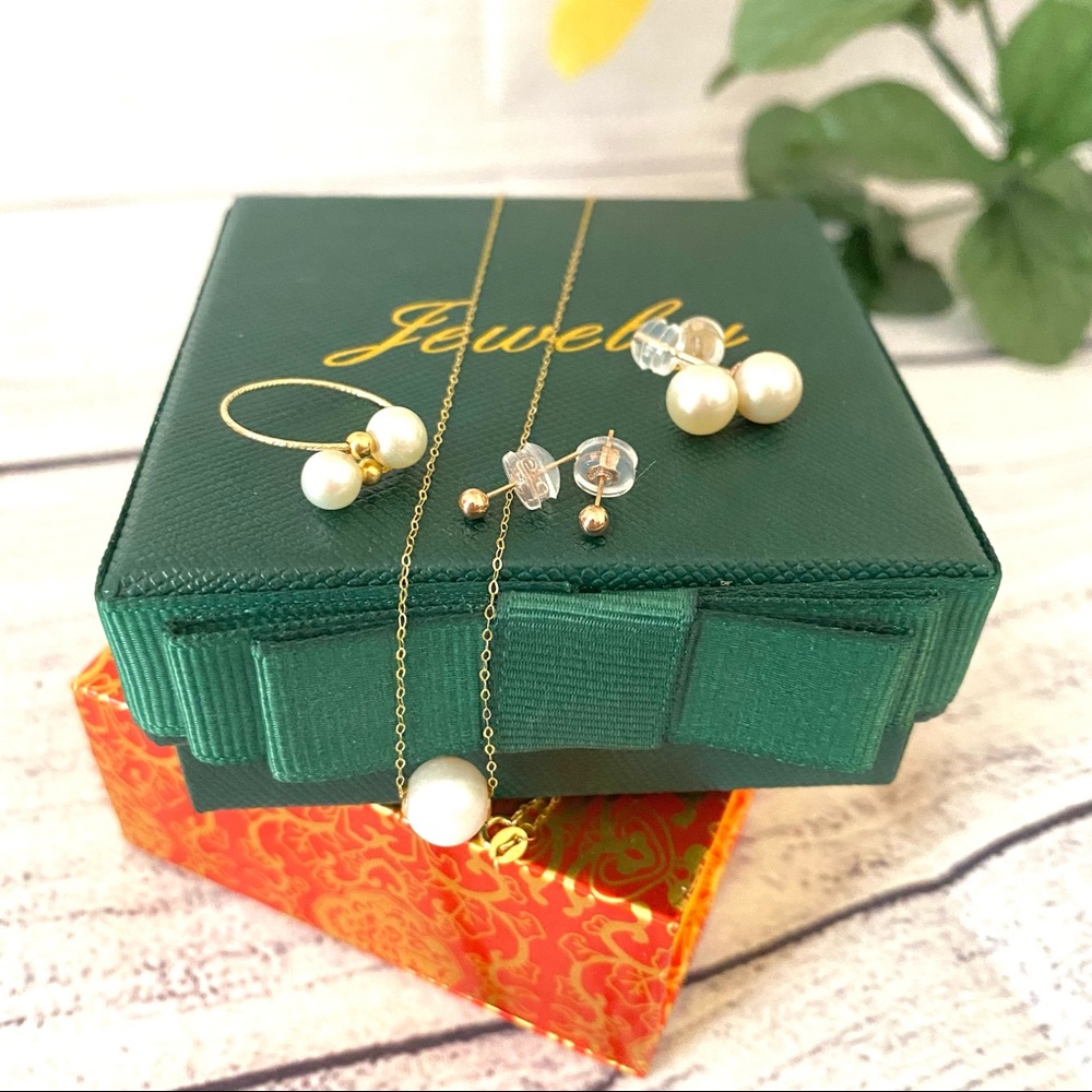 Solid 18k Gold Natural Freshwater Pearl Jewelry Set